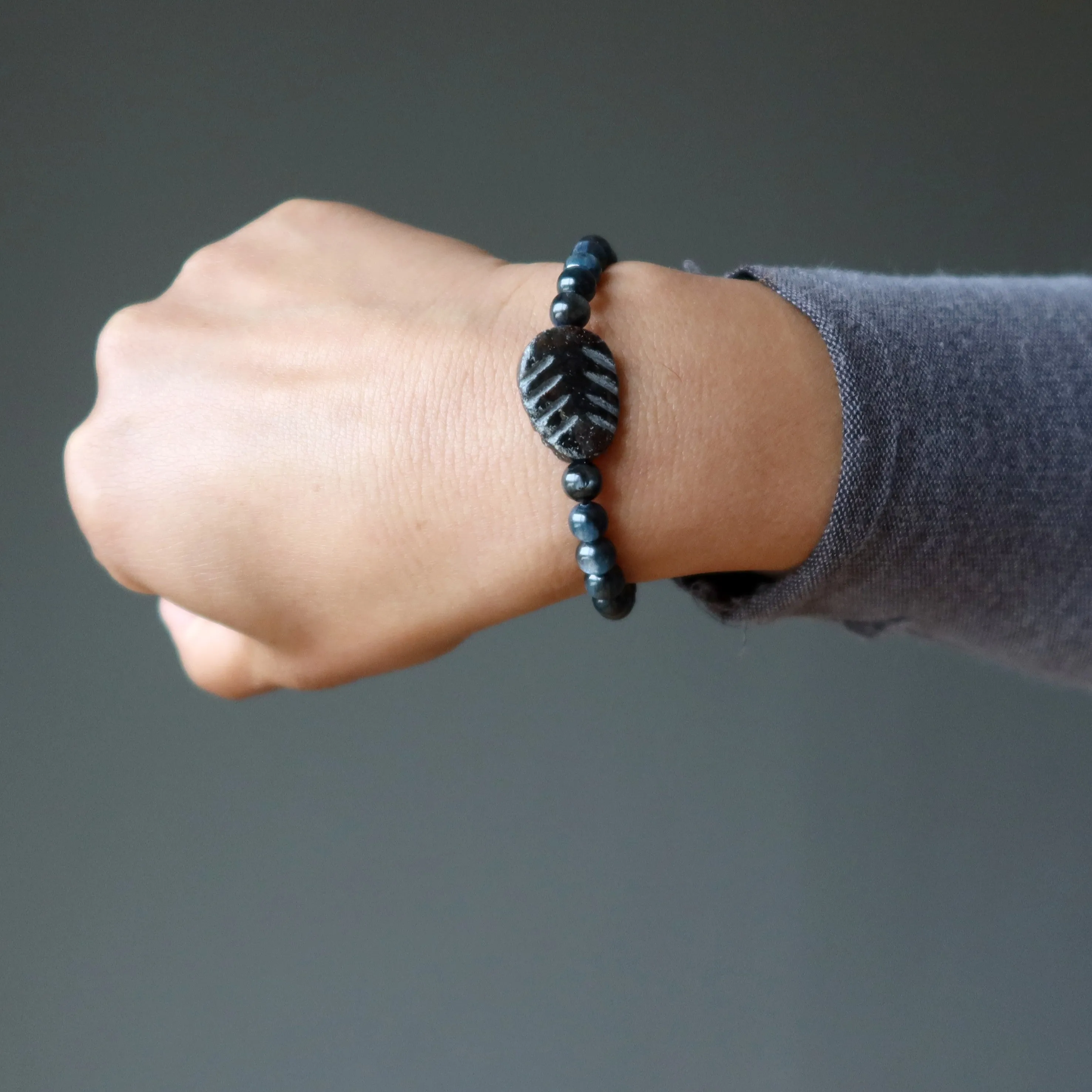Arfvedsonite Bracelet Blue Kyanite Leaf
