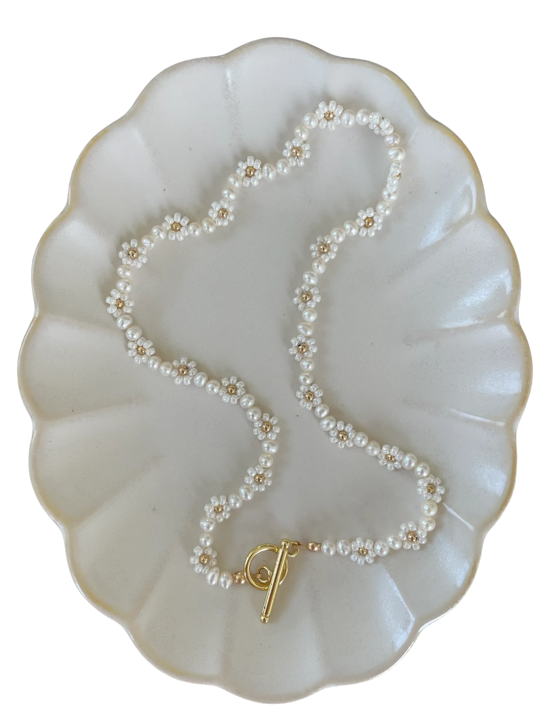 Cream & Sugar daisy necklace