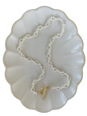 Cream & Sugar daisy necklace