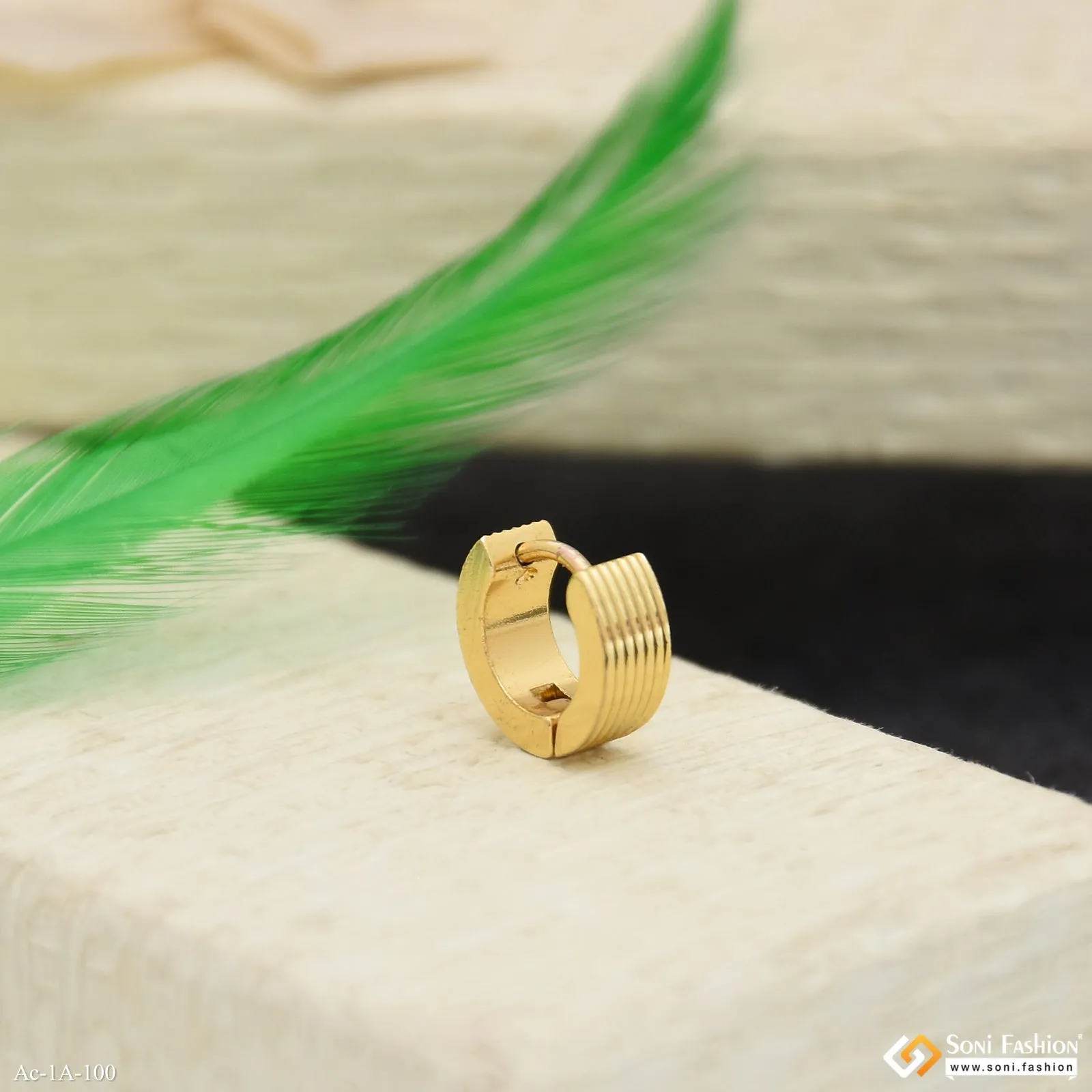 Funky Design Golden Color Stud Earring for Men - Style A100