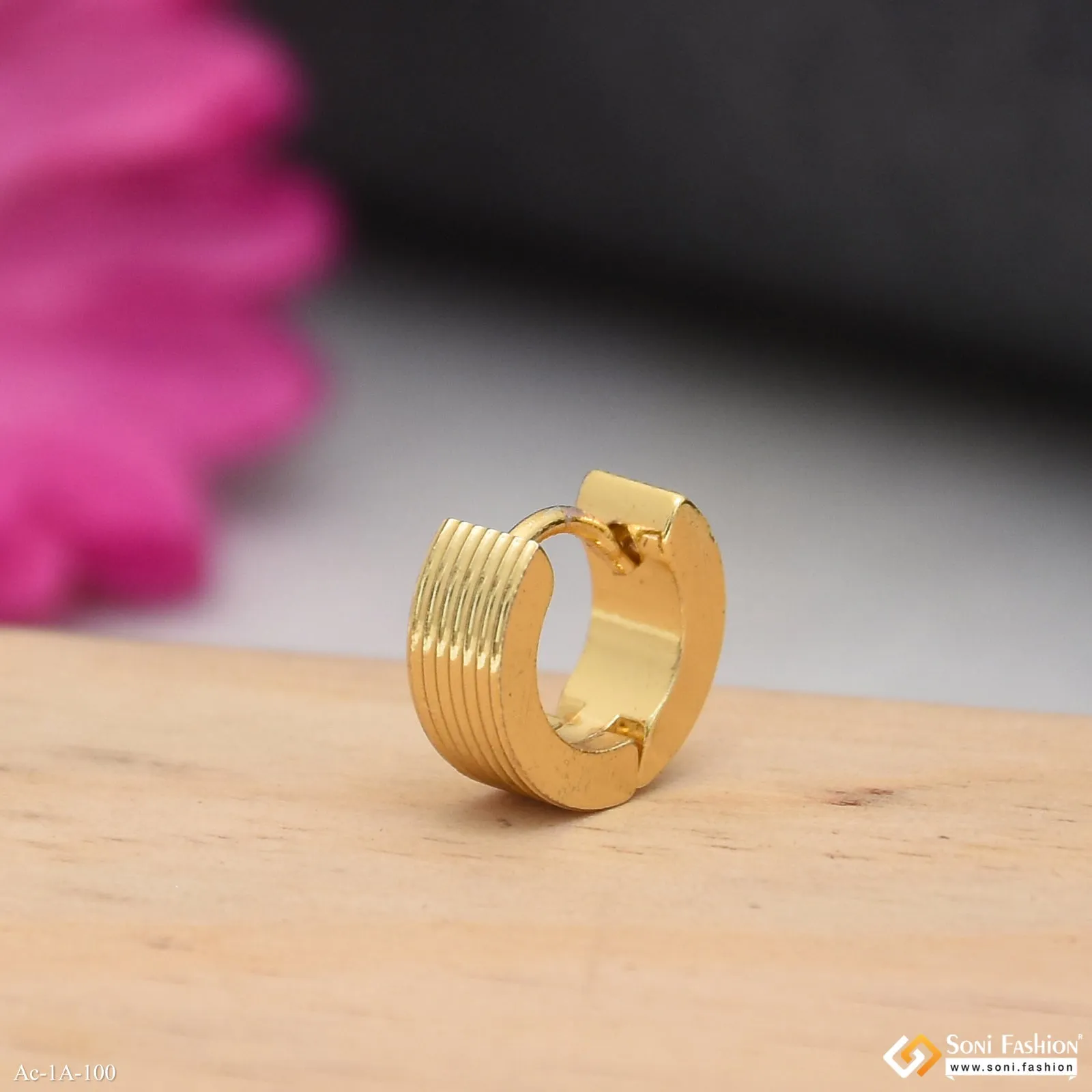 Funky Design Golden Color Stud Earring for Men - Style A100