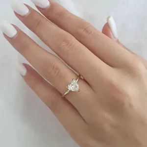 Heart-Shaped Engagement Ring Inlaid Synthetic Gem