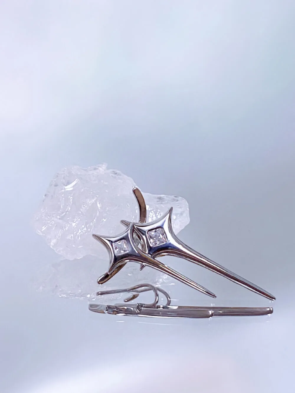 MUKTANK X WHITEHOLE Meteor Ear Clip Large