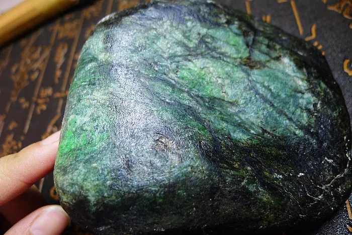 Natural Jade Rough Jadeite Raw (0.98kg,11X9.1X5.5cm)