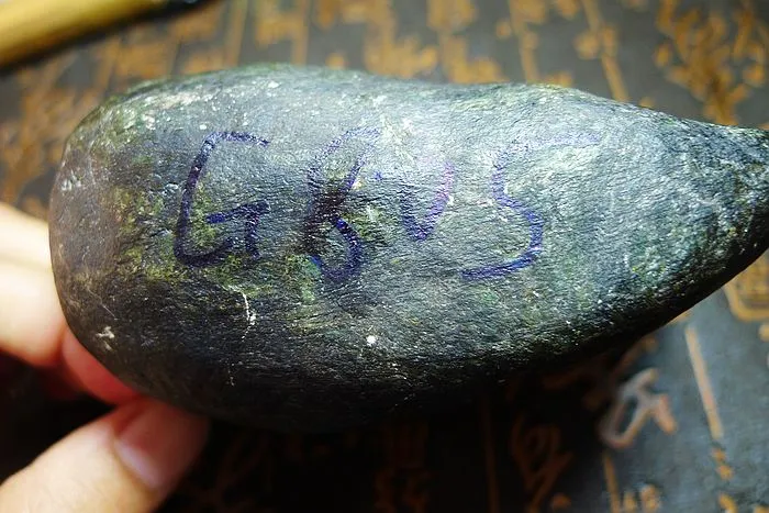 Natural Jade Rough Jadeite Raw (0.98kg,11X9.1X5.5cm)