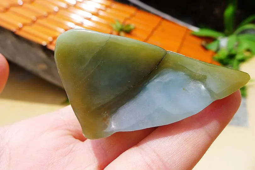 Natural Jade Rough Jadeite Raw (119g,6X3.8X3.4cm)