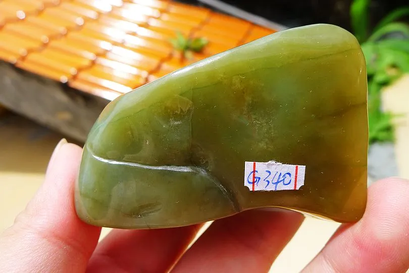 Natural Jade Rough Jadeite Raw (119g,6X3.8X3.4cm)