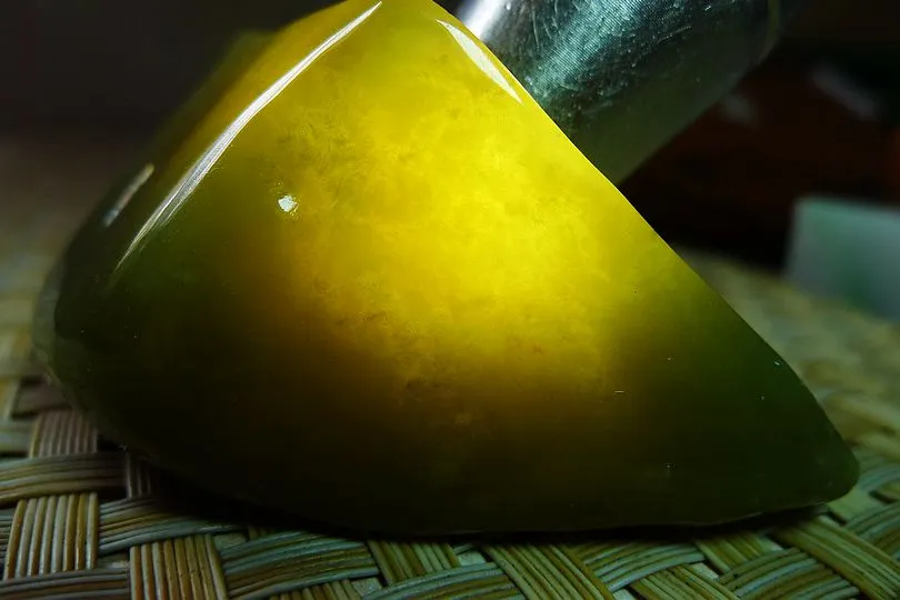 Natural Jade Rough Jadeite Raw (119g,6X3.8X3.4cm)