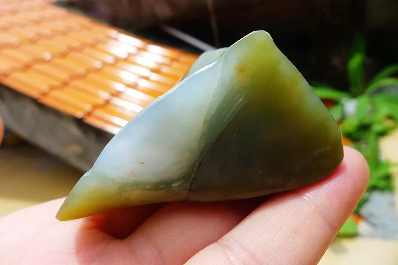Natural Jade Rough Jadeite Raw (119g,6X3.8X3.4cm)