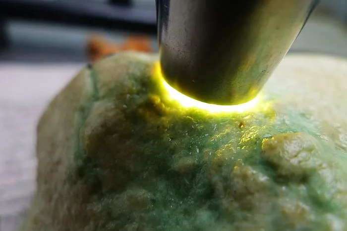 Natural Jade Rough Jadeite Raw (1.27kg,15.5X11.3X4.8cm)