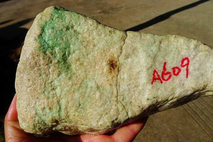 Natural Jade Rough Jadeite Raw (1.27kg,15.5X11.3X4.8cm)