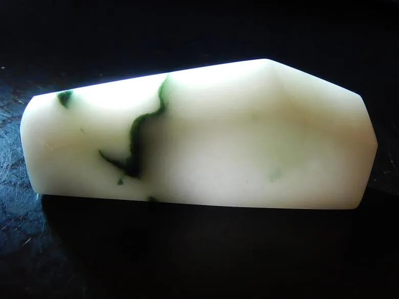 Natural Jade Rough Jadeite Raw (140g, 92X37X17mm)