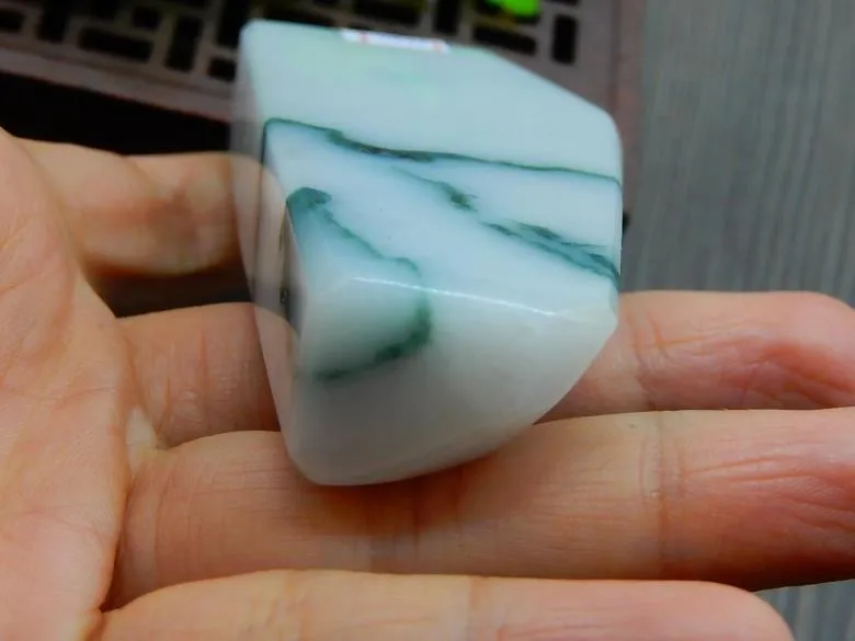 Natural Jade Rough Jadeite Raw (140g, 92X37X17mm)