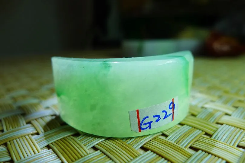 Natural Jade Rough Jadeite Raw (16g,3.8X1.6X0.85cm)