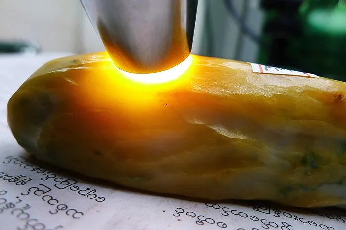Natural Jade Rough Jadeite Raw (229g,11.6X4X2.6cm)