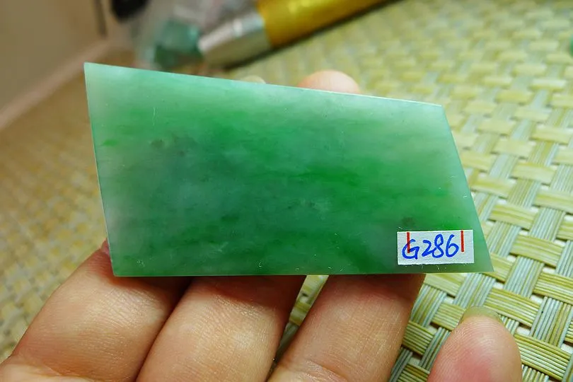 Natural Jade Rough Jadeite Raw (23g,5.6X3.4X0.4cm)