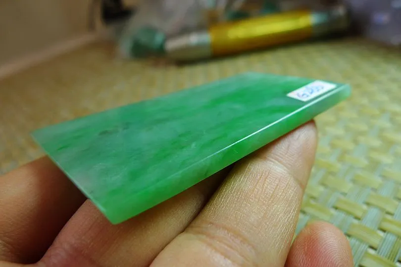 Natural Jade Rough Jadeite Raw (23g,5.6X3.4X0.4cm)