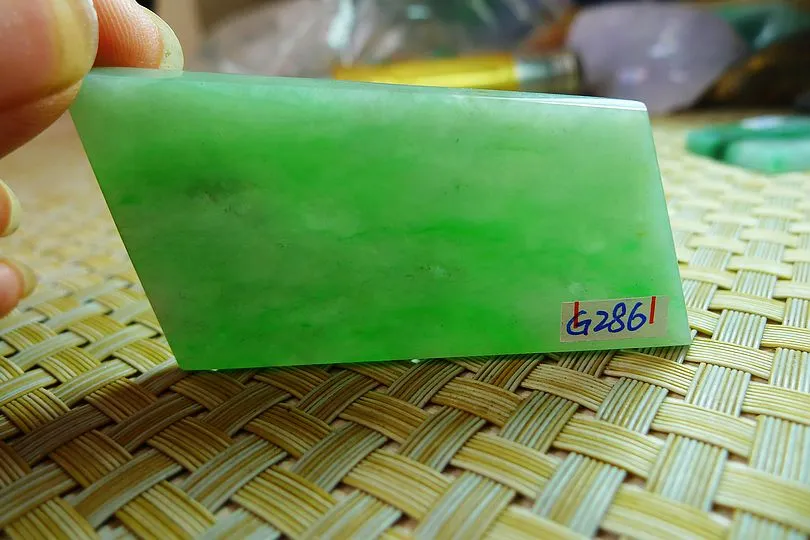 Natural Jade Rough Jadeite Raw (23g,5.6X3.4X0.4cm)