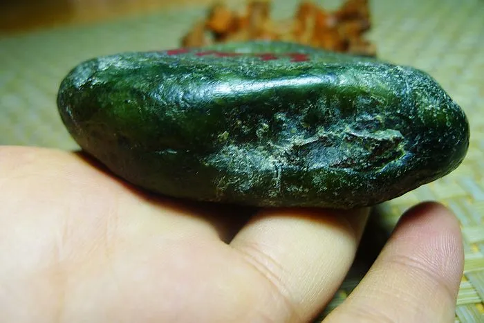 Natural Jade Rough Jadeite Raw (250g,7.5X5.7X2.8cm)