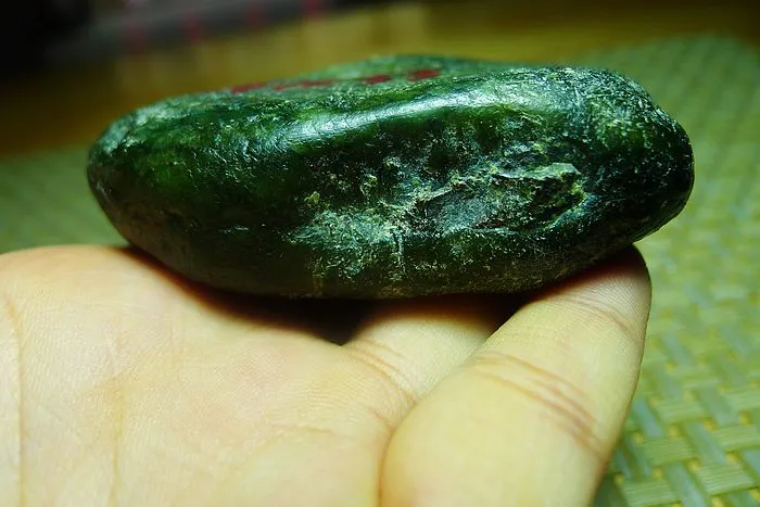 Natural Jade Rough Jadeite Raw (250g,7.5X5.7X2.8cm)