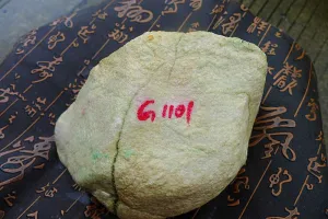 Natural Jade Rough Jadeite Raw (2.6kg,16X10.3X9.2cm)