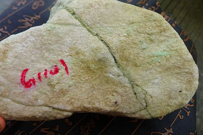 Natural Jade Rough Jadeite Raw (2.6kg,16X10.3X9.2cm)