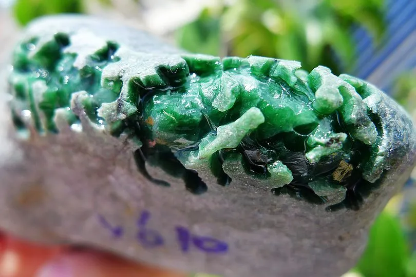Natural Jade Rough Jadeite Raw (322g,8.6X5.3X3.9cm)