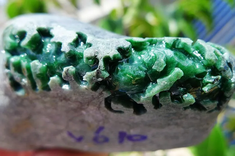 Natural Jade Rough Jadeite Raw (322g,8.6X5.3X3.9cm)