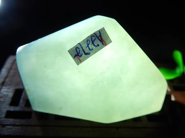 Natural Jade Rough Jadeite Raw (42g, 54X36X14mm)