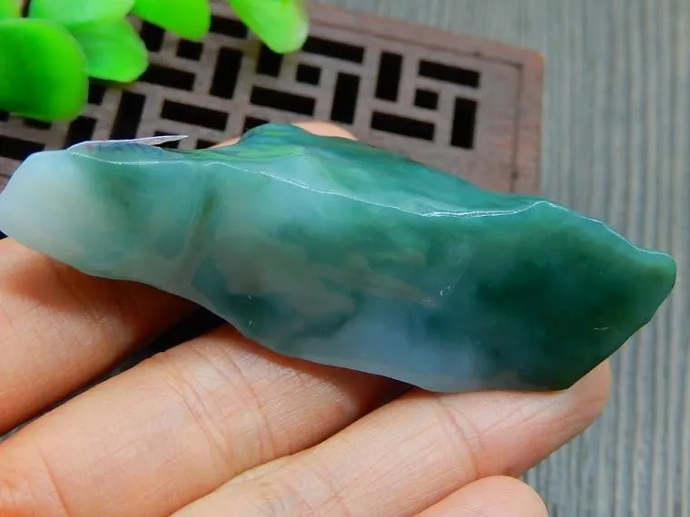 Natural Jade Rough Jadeite Raw (47g, 69X35X22mm)