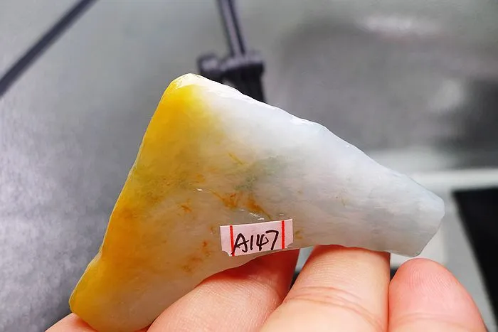 Natural Jade Rough Jadeite Raw (49g,5.3X4.6X1.1cm)