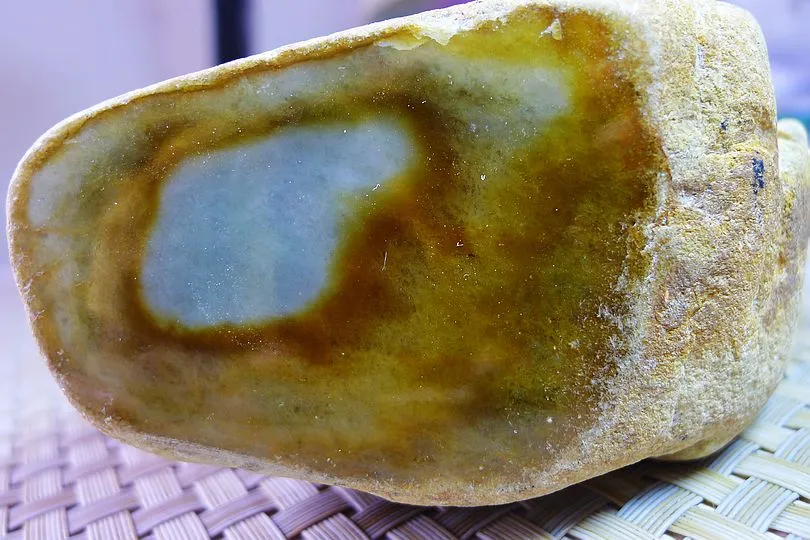 Natural Jade Rough Jadeite Raw (674g,8.5X7.6X5cm)