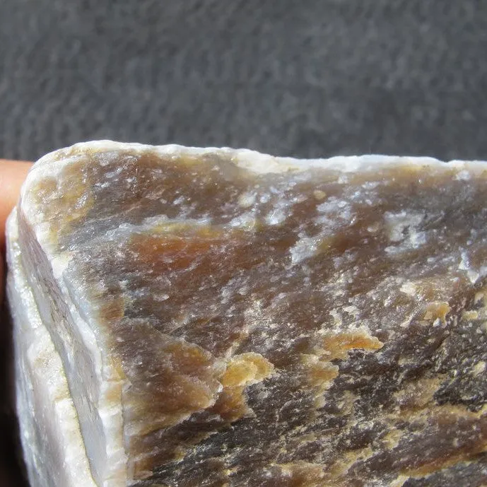 Natural Kunlun Jade Rough Nephrite Raw (1.07kg, 13X9X6cm)