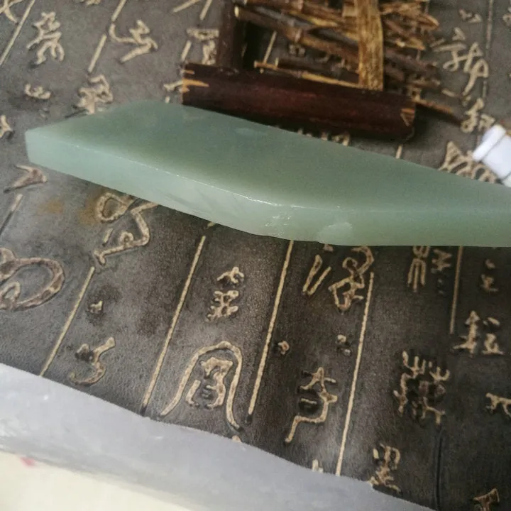 Natural Kunlun Jade Rough Nephrite Raw (112g, 13X4.3X0.8cm)