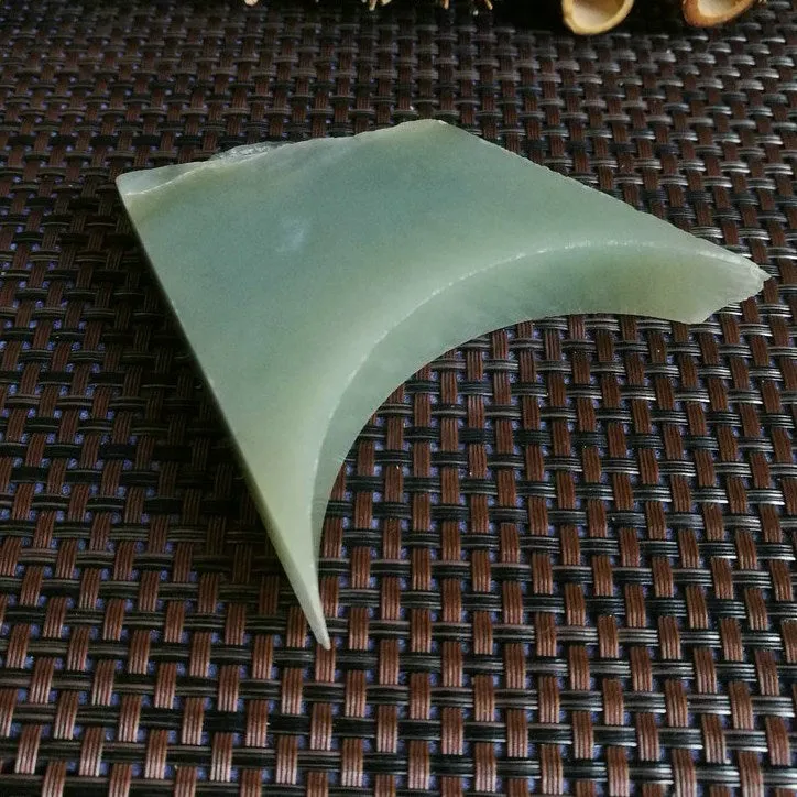 Natural Kunlun Jade Rough Nephrite Raw (146g,7X4.5X1.7cm)