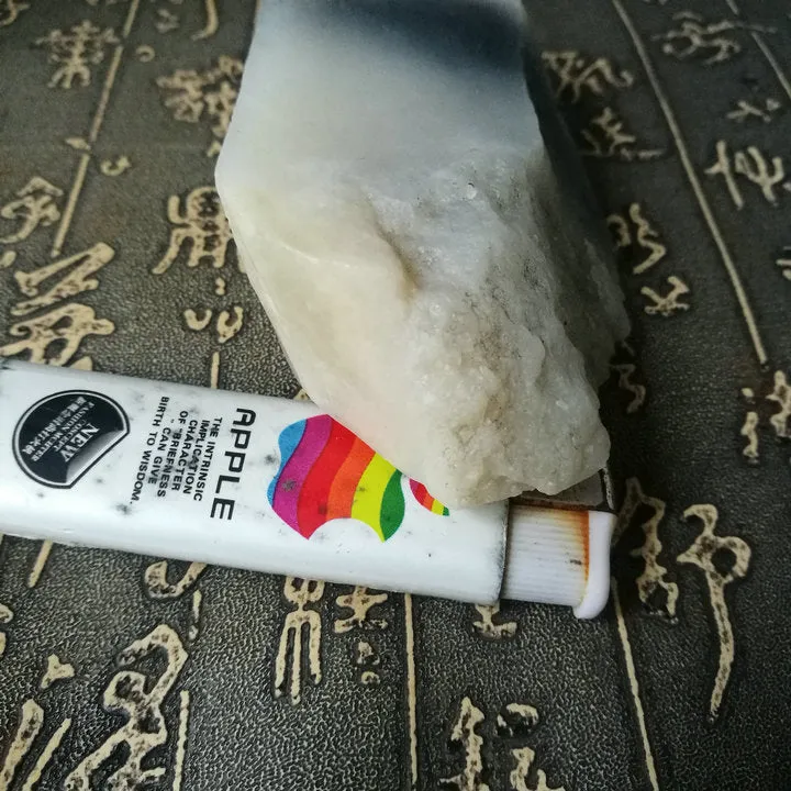 Natural Kunlun Jade Rough Nephrite Raw (247g, 8X4X3cm)