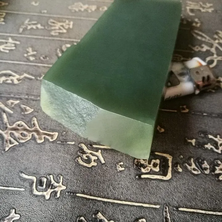 Natural Kunlun Jade Rough Nephrite Raw (250g, 11X4.8X1.4cm)