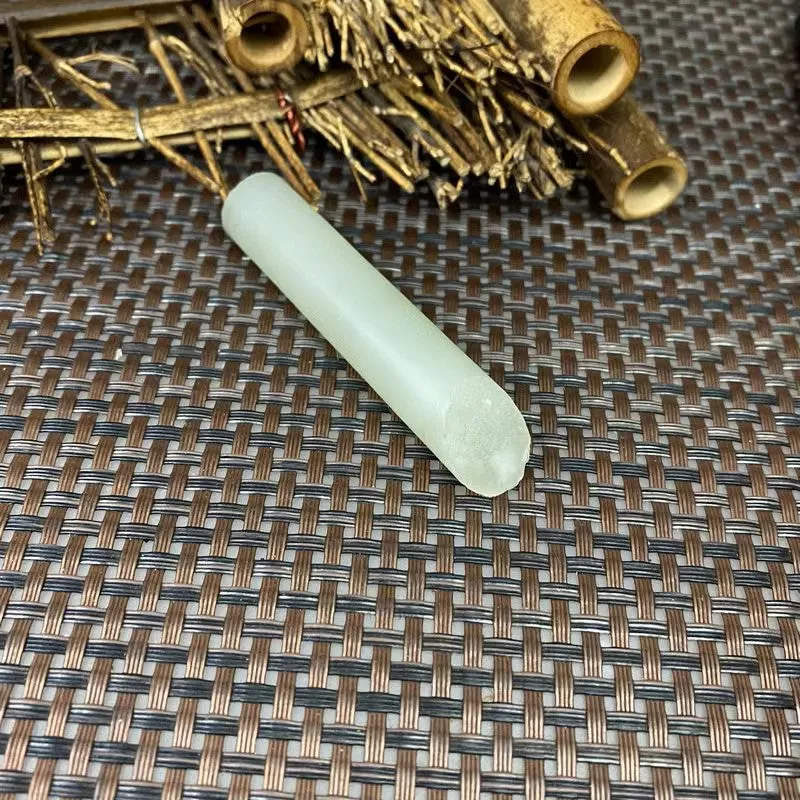 Natural Kunlun Jade Rough Nephrite Raw (30g,7X1.4cm)