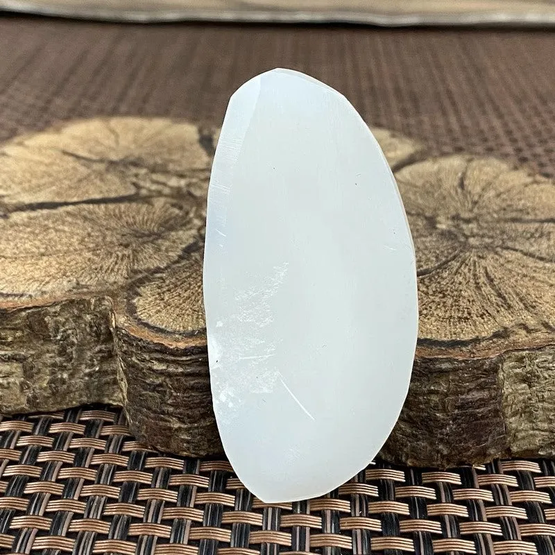 Natural Kunlun Jade Rough Nephrite Raw (32g,6.2X3.1X0.9cm)