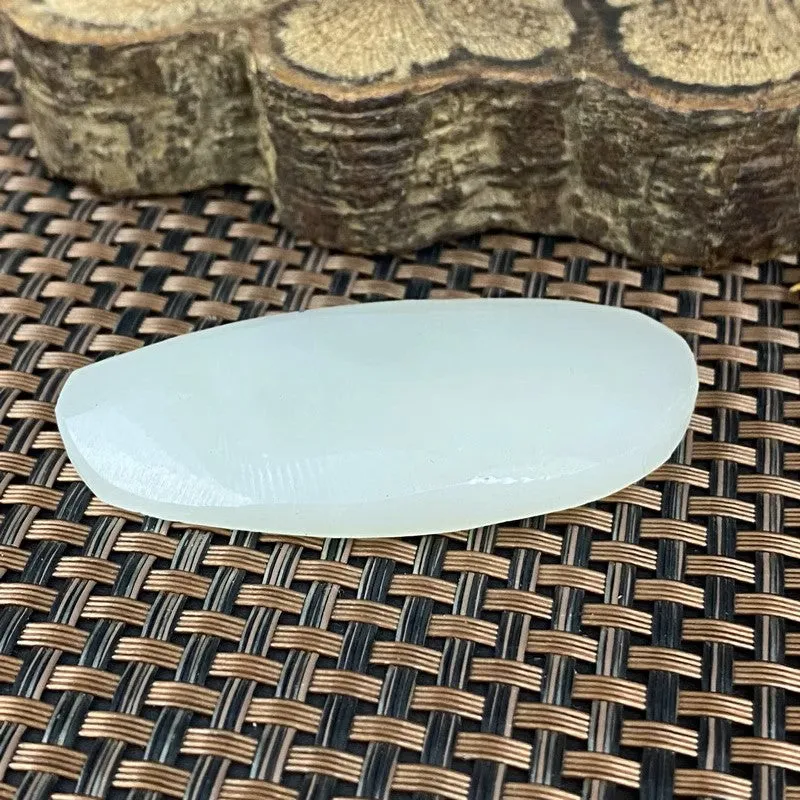Natural Kunlun Jade Rough Nephrite Raw (32g,6.2X3.1X0.9cm)
