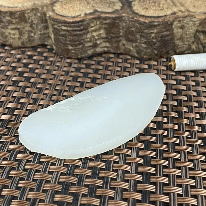 Natural Kunlun Jade Rough Nephrite Raw (32g,6.2X3.1X0.9cm)