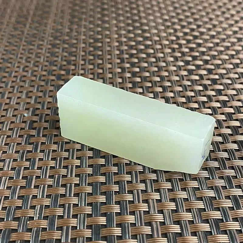 Natural Kunlun Jade Rough Nephrite Raw (34g,5.1X1.9X1.2cm)