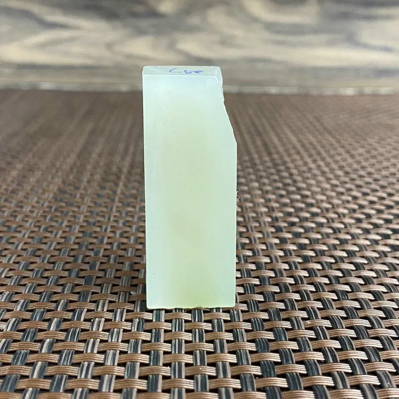 Natural Kunlun Jade Rough Nephrite Raw (34g,5.1X1.9X1.2cm)