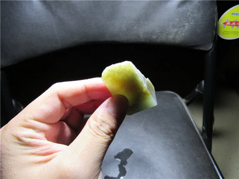 Natural Kunlun Jade Rough Nephrite Raw (35.26g, 42X24X23mm)