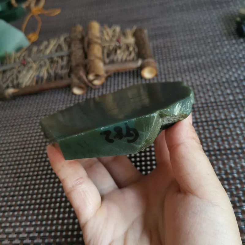 Natural Kunlun Jade Rough Nephrite Raw (356g, 9X8.5X1.2cm)