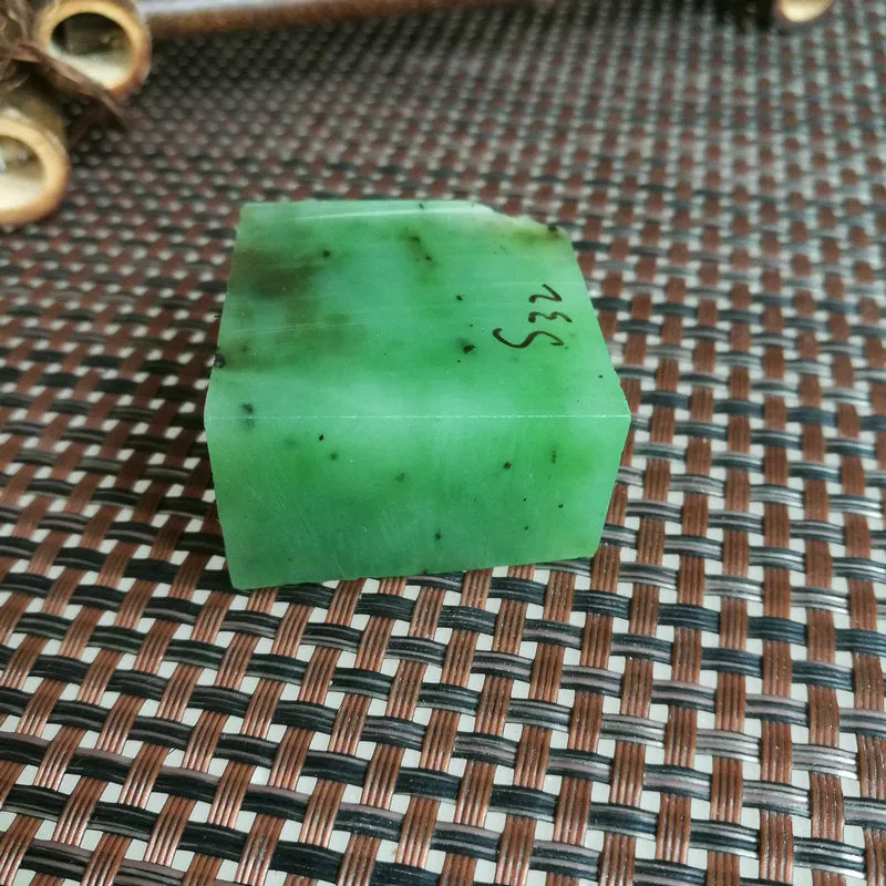 Natural Kunlun Jade Rough Nephrite Raw (63g, 3.5X3.4X2cm)
