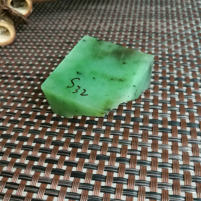 Natural Kunlun Jade Rough Nephrite Raw (63g, 3.5X3.4X2cm)