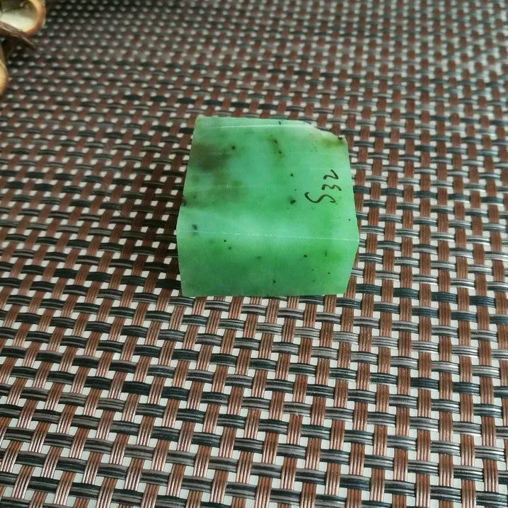 Natural Kunlun Jade Rough Nephrite Raw (63g, 3.5X3.4X2cm)