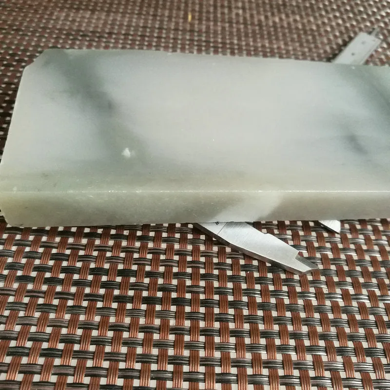 Natural Kunlun Jade Rough Nephrite Raw (695g, 24X7X1.6cm)