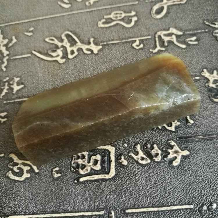 Natural Kunlun Jade Rough Nephrite Raw (81g, 6.7X3.5X2cm)